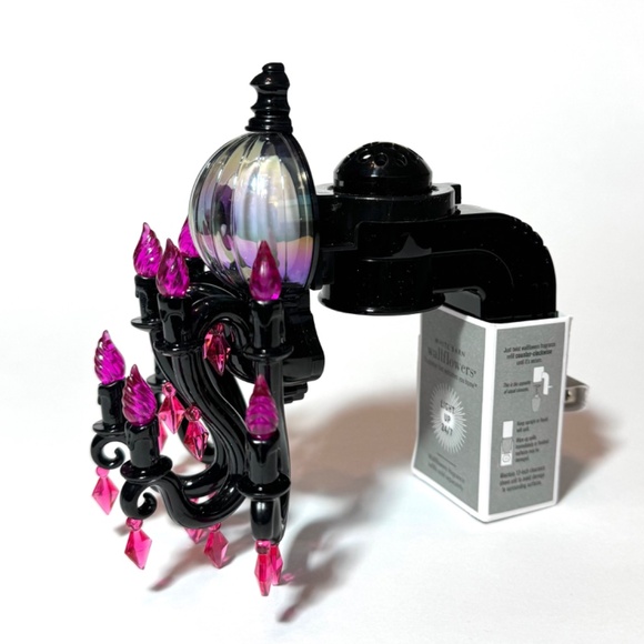 EYEBALL Chandelier Wallflowers Nightlight Plug - Picture 6 of 8